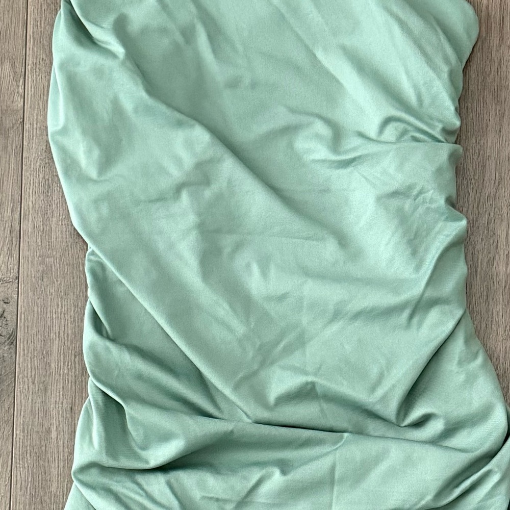 Beautiful Green One-Shoulder Ruched Dress NWT - Picture 5 of 9